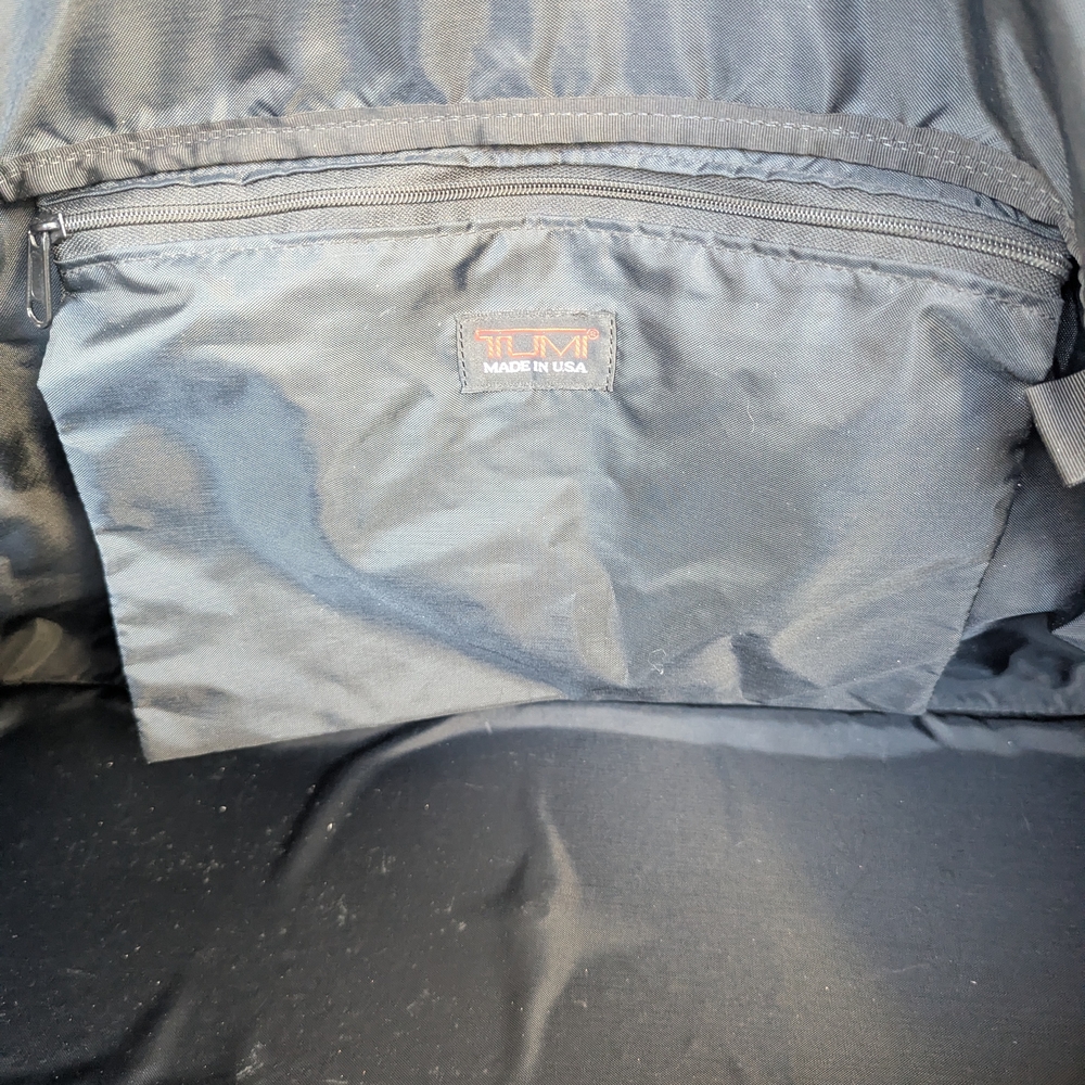 Tumi Classic Black Duffel Bag - Picture 13 of 14